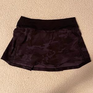 Black camo lulu skirt